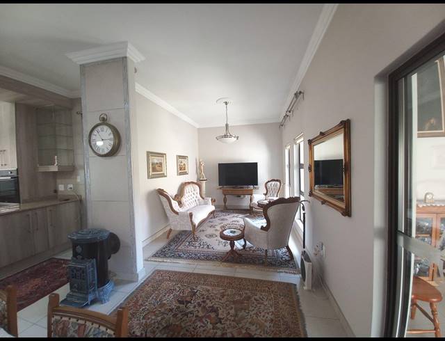 2 BEDROOM RETIREMENT UNIT FOR SALE IN JORDAAN PARK